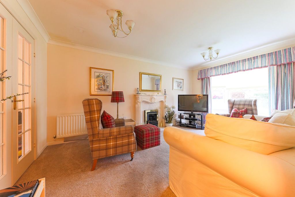 Property photo 2 of 18 Living Room