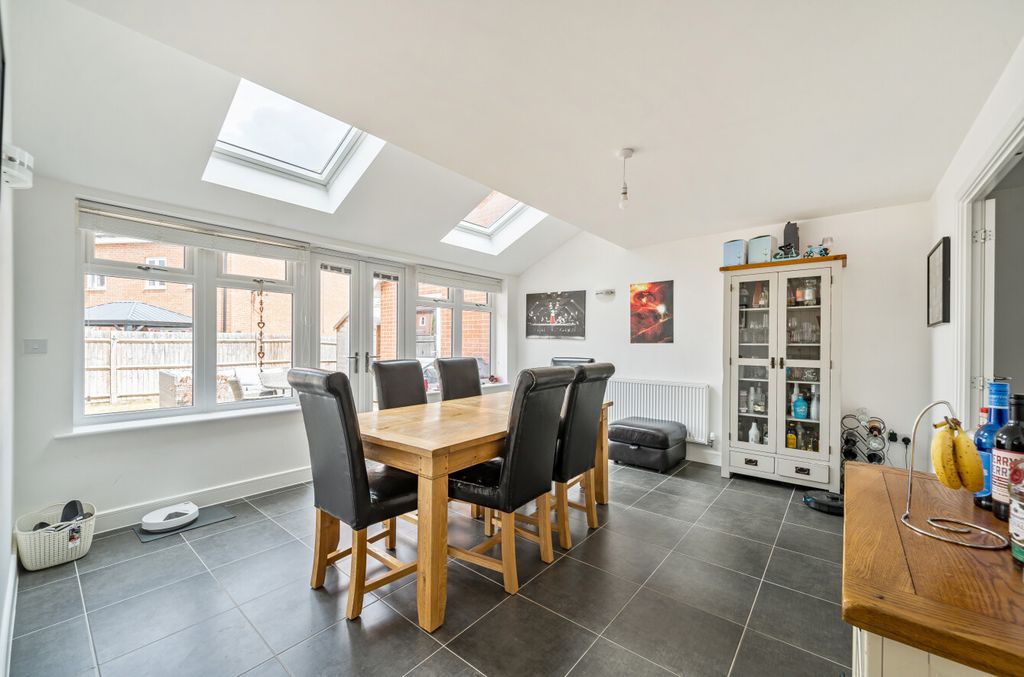 Property photo 3 of 17 1324895-22-687668...