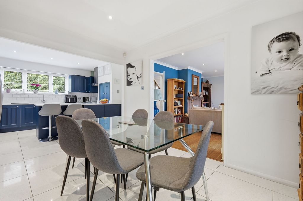 Property photo 2 of 25