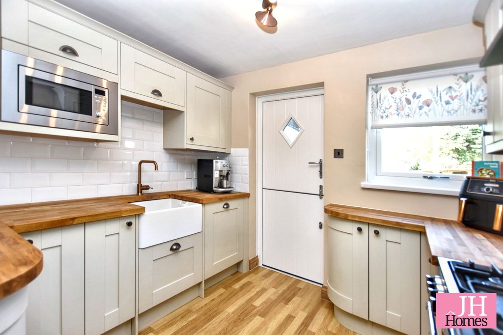 Property photo 3 of 21