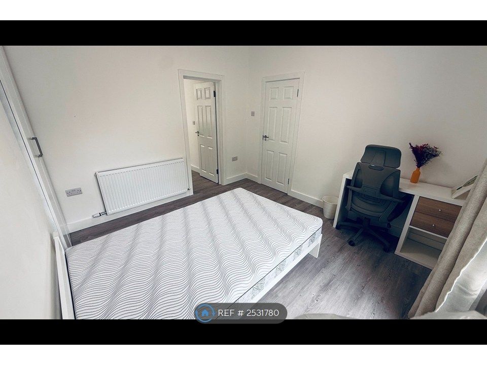 Property photo 2 of 4 Bedroom