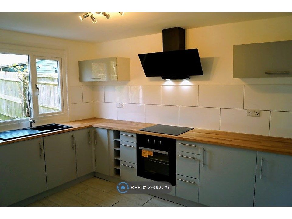 Property photo 3 of 13 Kitchen