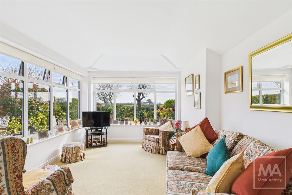 Property photo 2 of 18 Sun Room/Conservatory