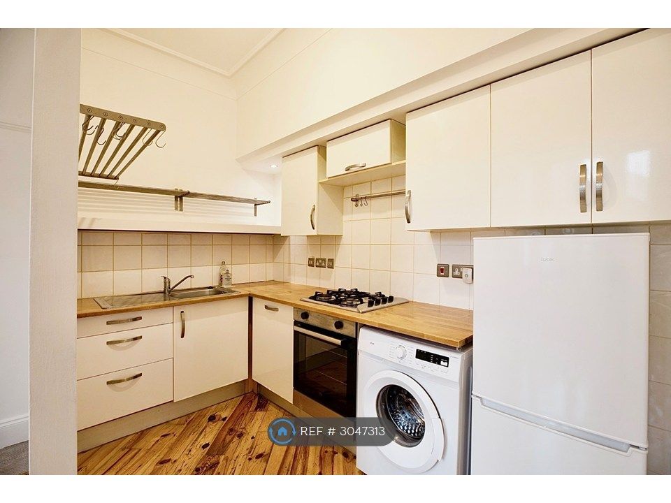 Property photo 2 of 10 Kitchen