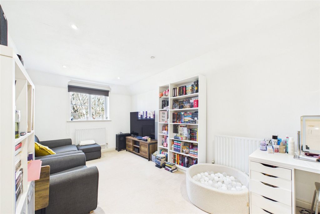 Property photo 2 of 7 Picture No. 12