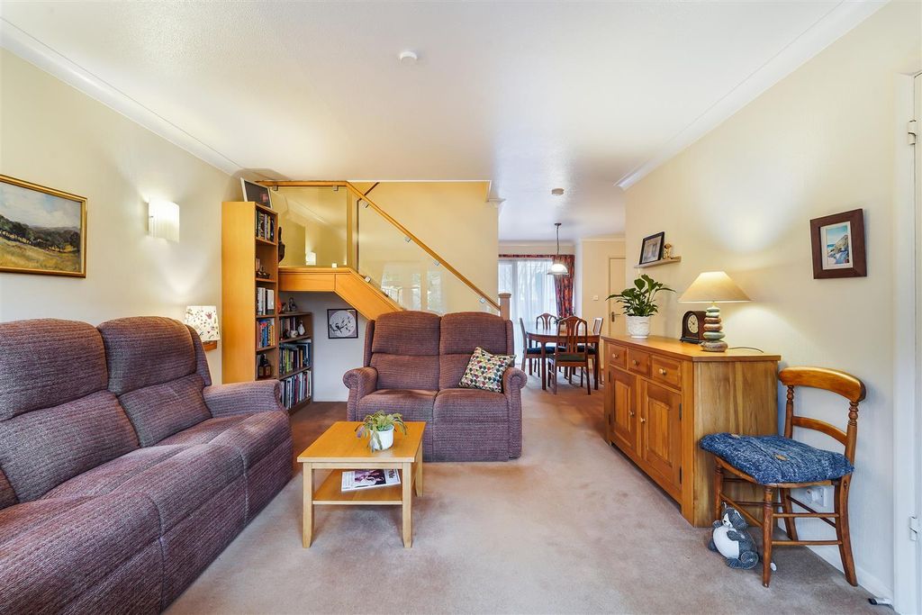 Property photo 2 of 17 Maybury Close, 9  (3).Jpg