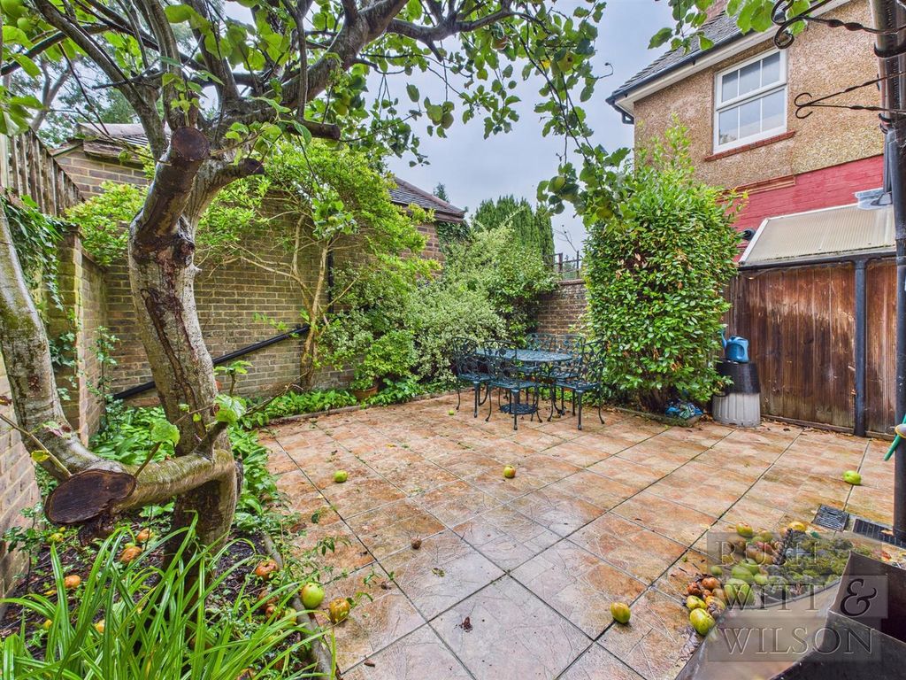 Property photo 2 of 20