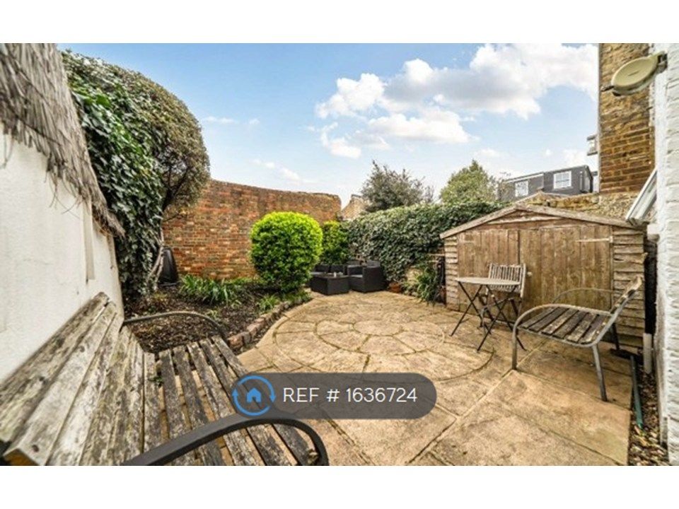 Property photo 3 of 7 Private, Sunny Garden.