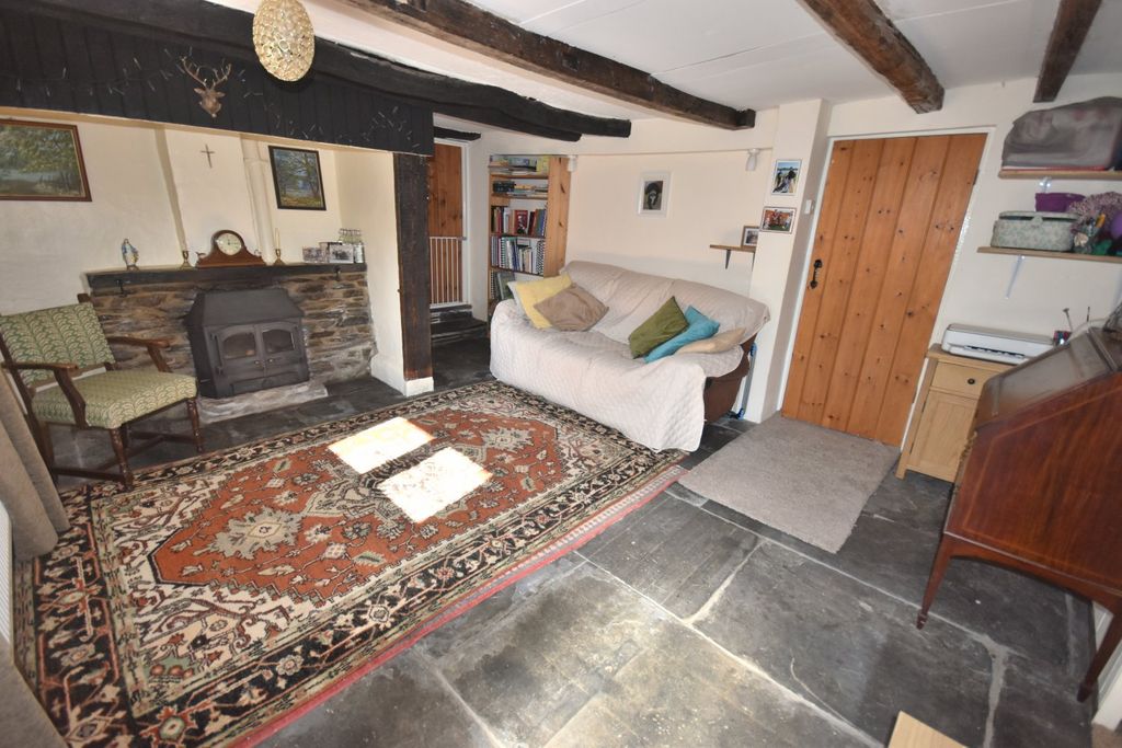 Property photo 2 of 13