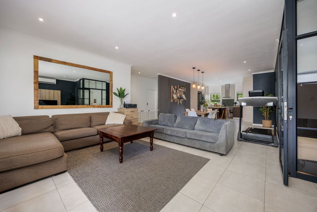 Property photo 3 of 35 Dbv1728981