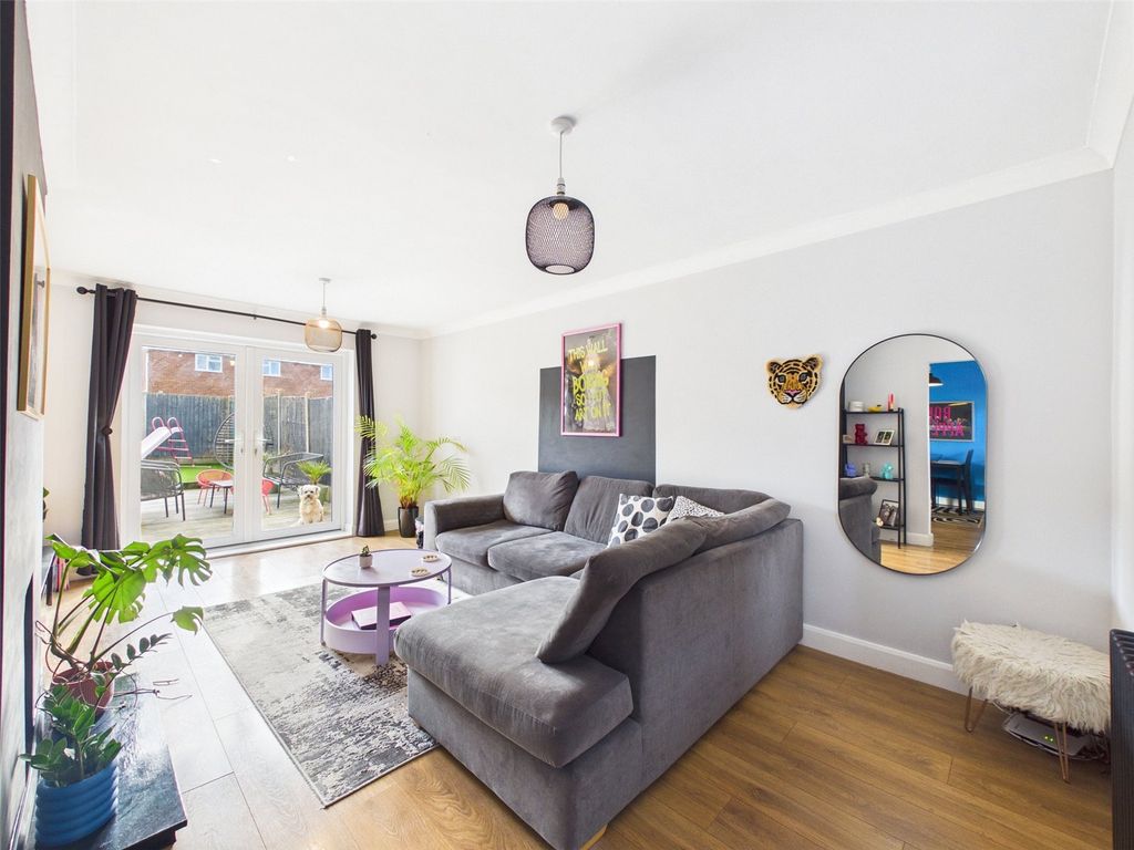 Property photo 2 of 17 Picture No. 11