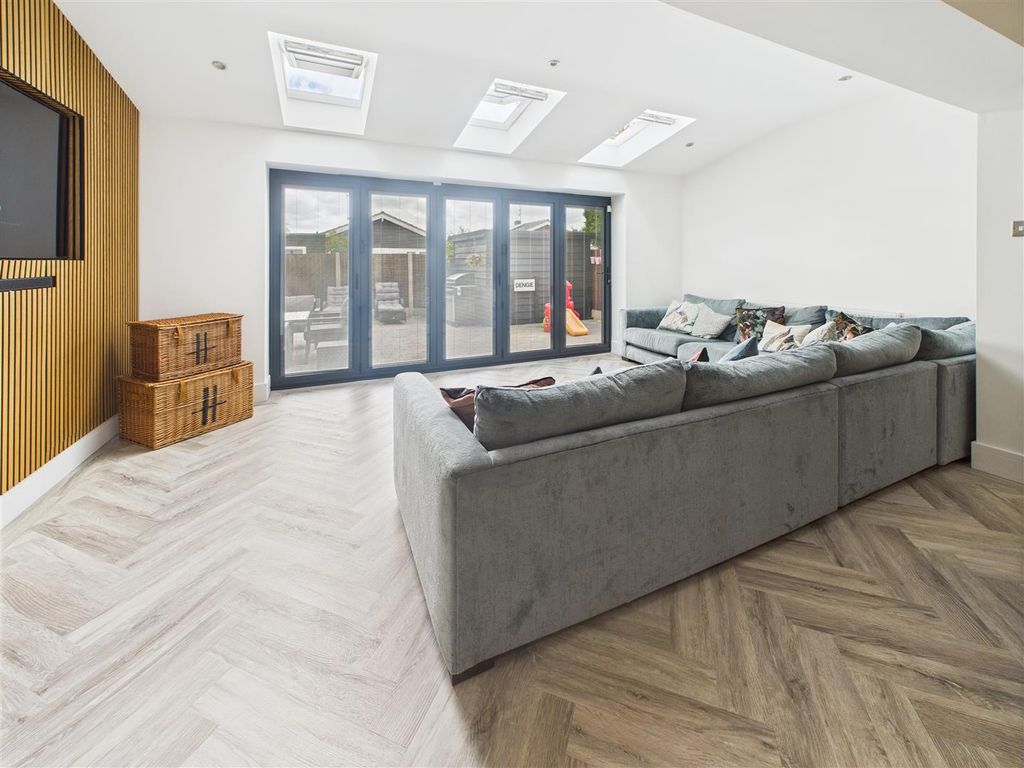 Property photo 3 of 33