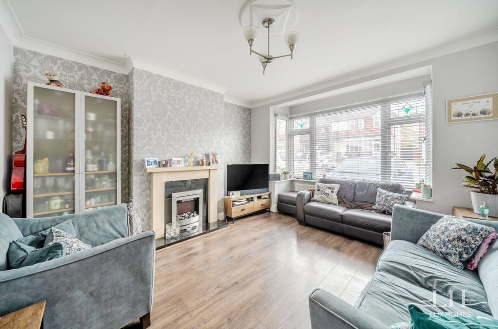 Property photo 2 of 20