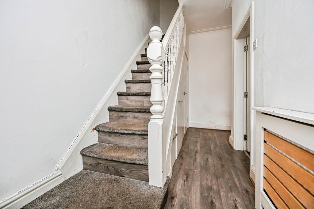 Property photo 2 of 17 Photo