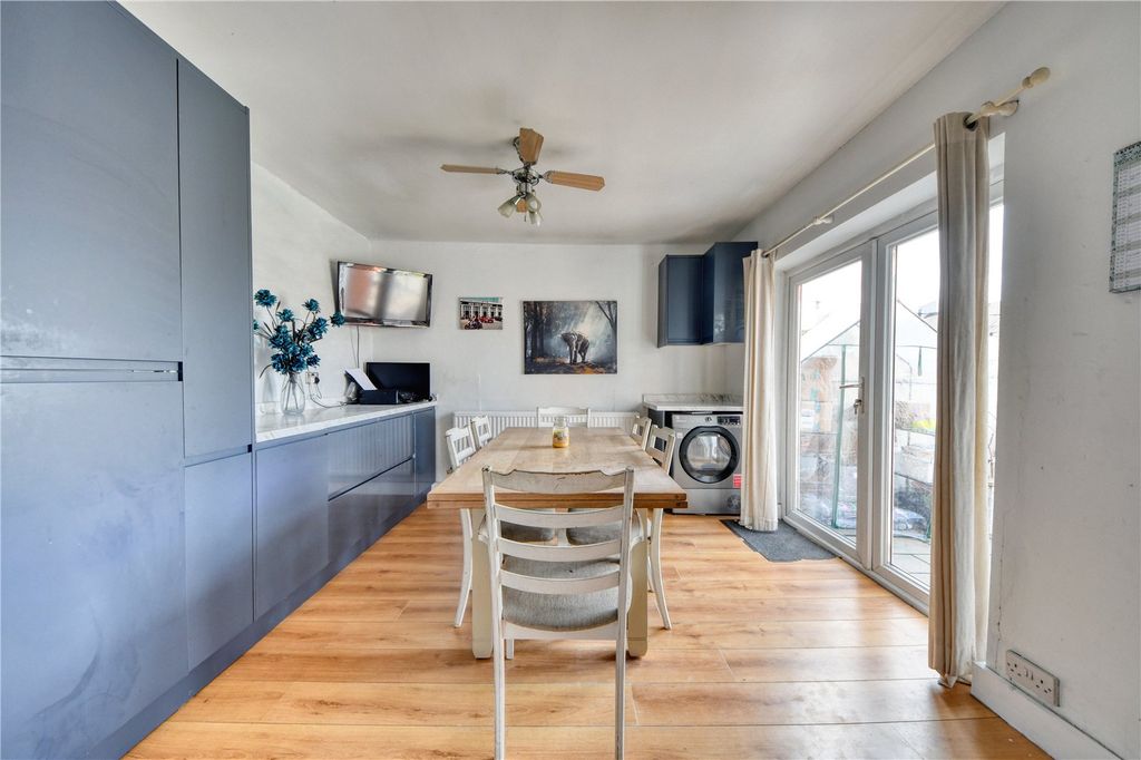 Property photo 3 of 21 Picture No. 02