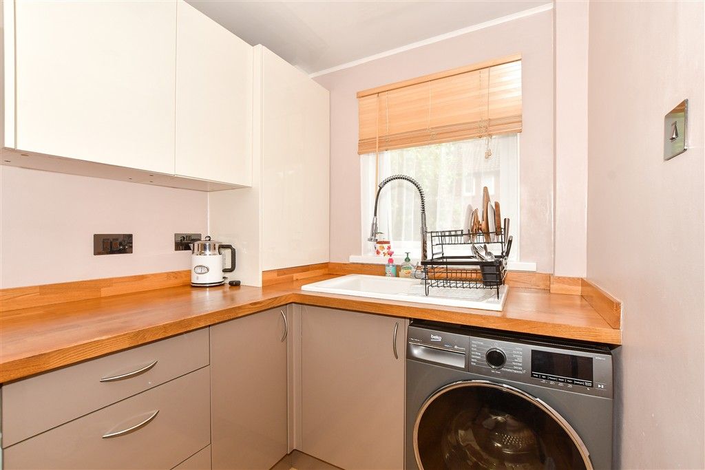 Property photo 3 of 9 Kitchen