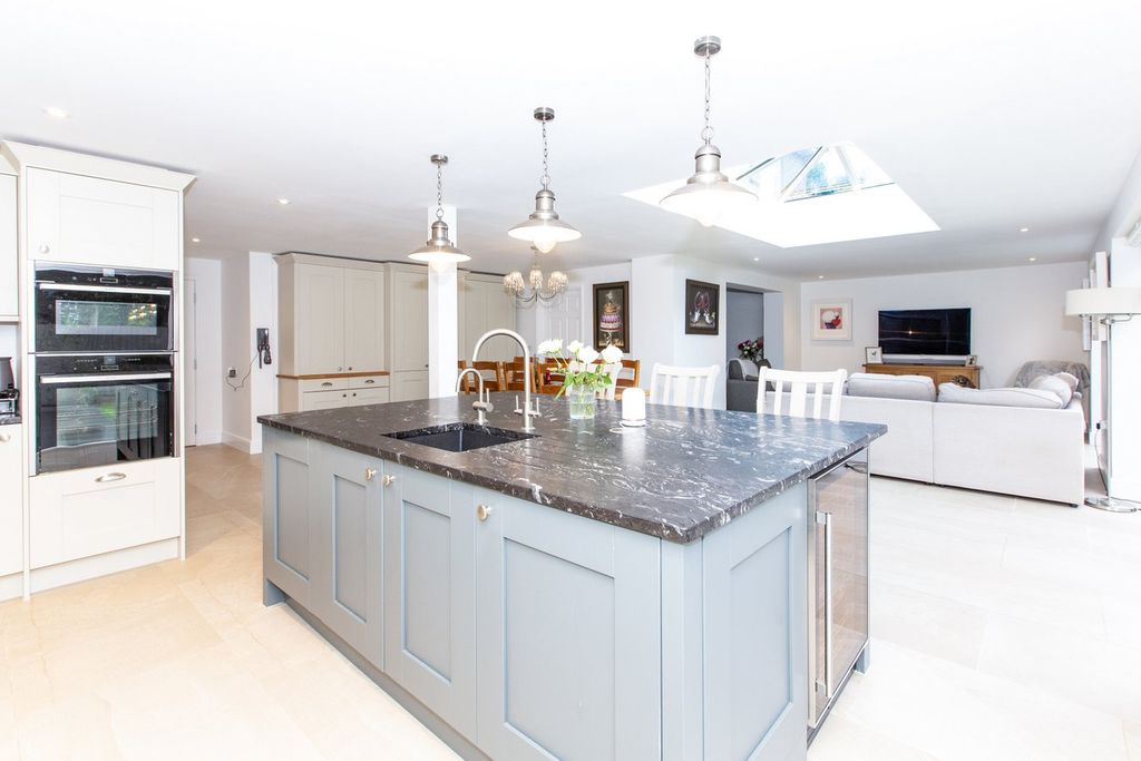 Property photo 3 of 24