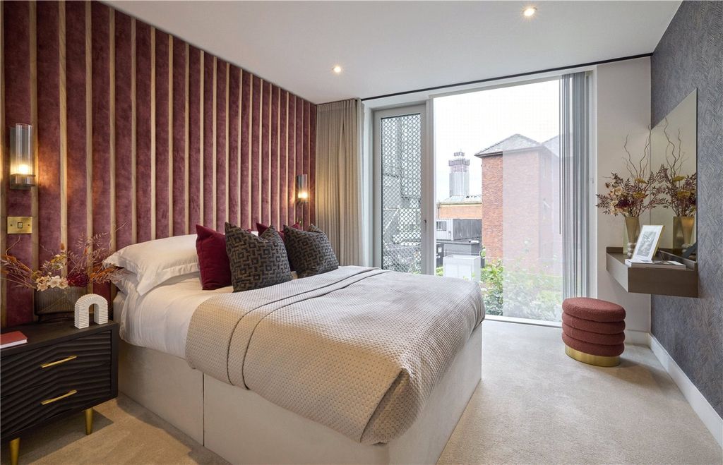 Property photo 2 of 15 Show Apartment