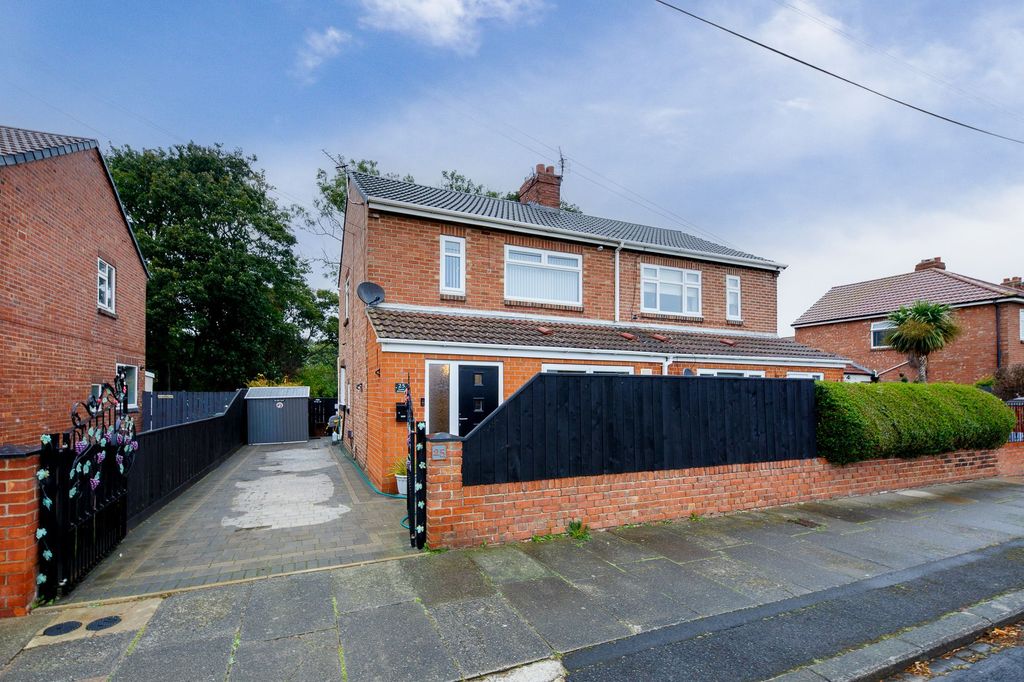 Property photo 1 of 15 External