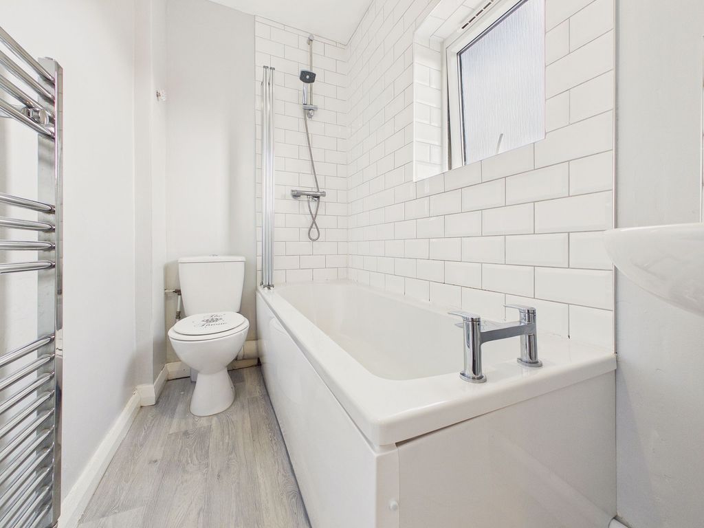 Property photo 3 of 12 Bathroom