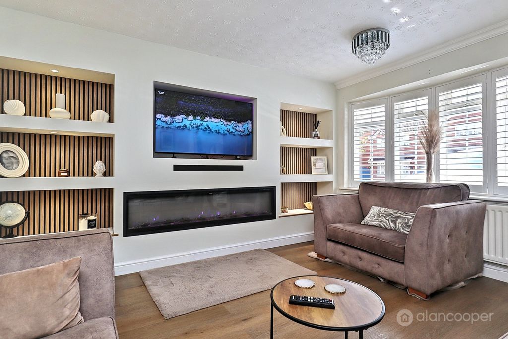Property photo 2 of 24 4576843