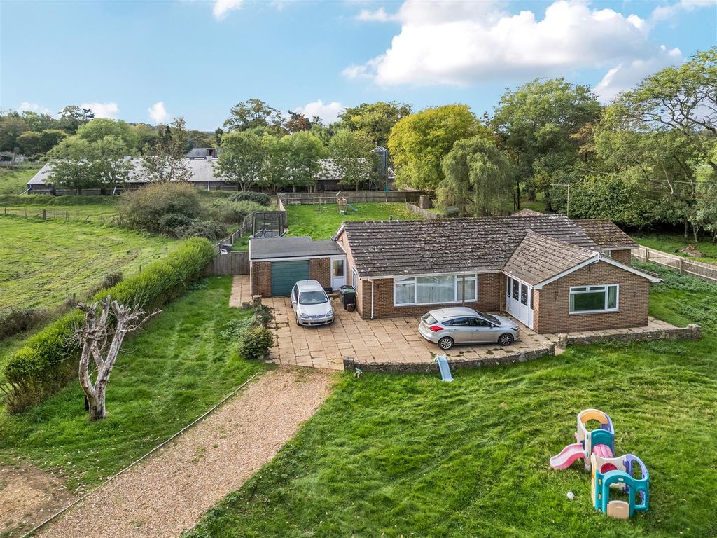 Property photo 3 of 42 1369574-3-68Ef6A121555d-Arw-1.Jpg