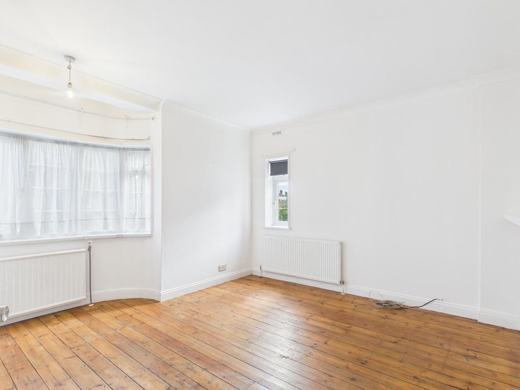Property photo 1 of 12 Living Room