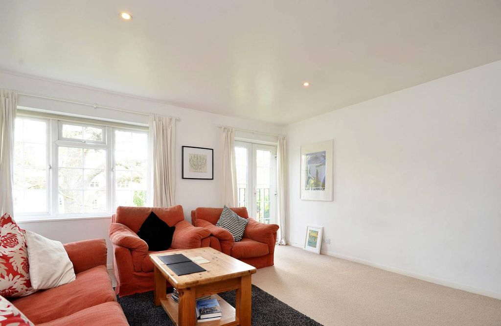Property photo 2 of 7