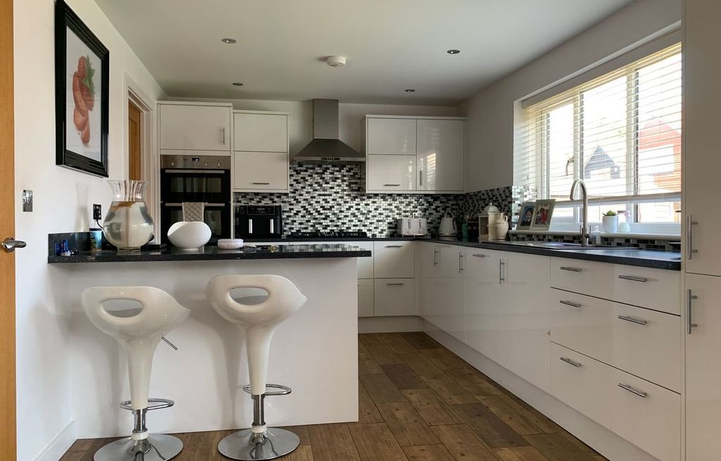 Property photo 3 of 13 Picture 3