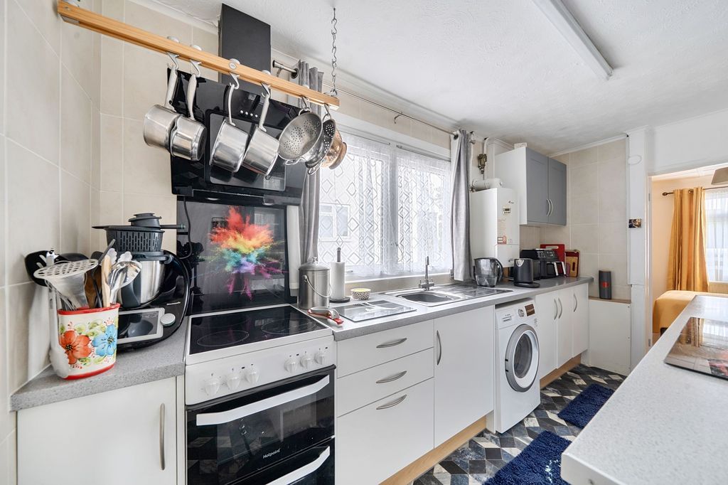Property photo 3 of 20 Kitchen