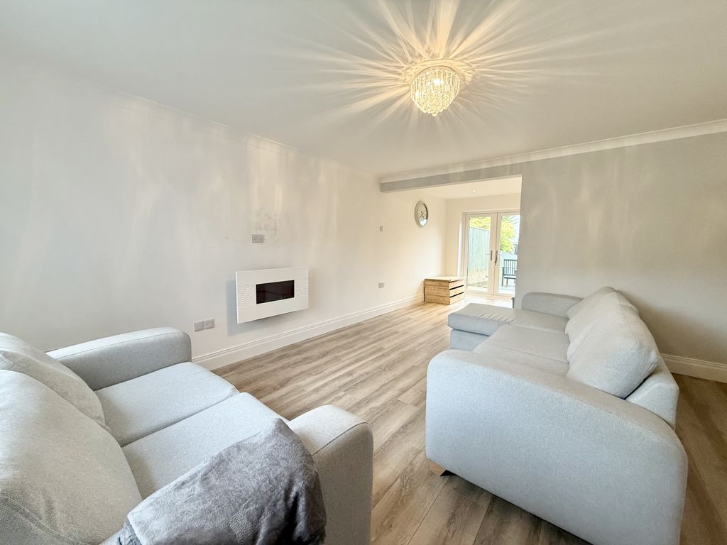 Property photo 3 of 19 Img_0880