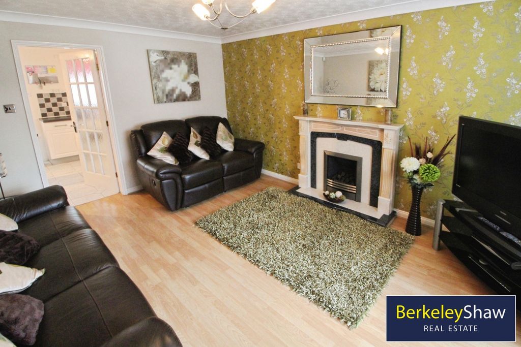 Property photo 1 of 10 Lounge