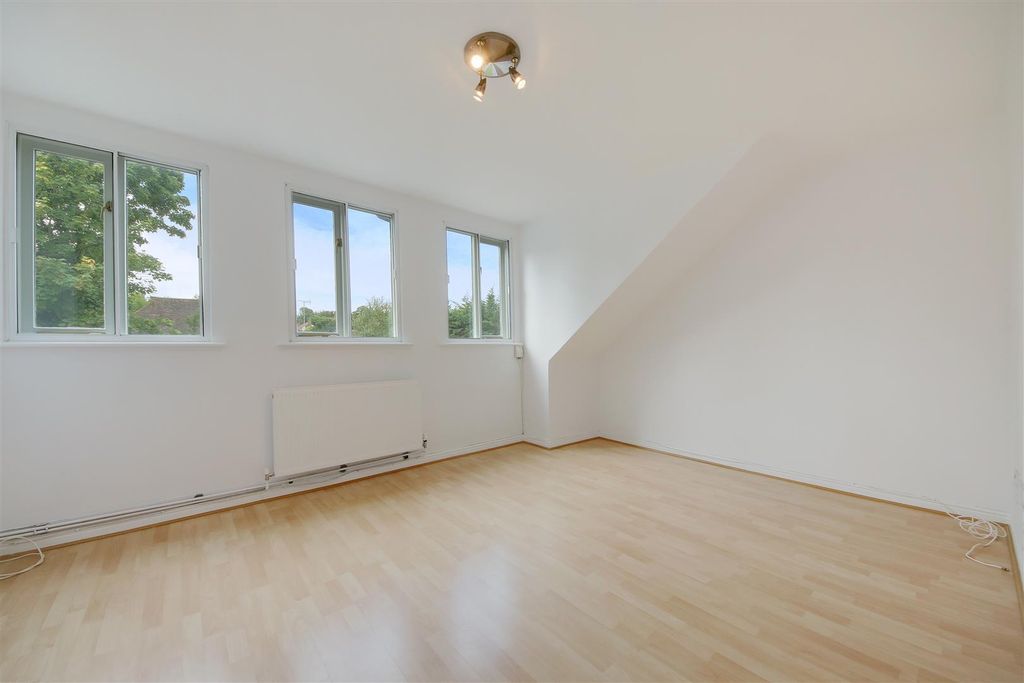 Property photo 2 of 8 Img3380Img3382Dp_Dp_19810542.Jpg