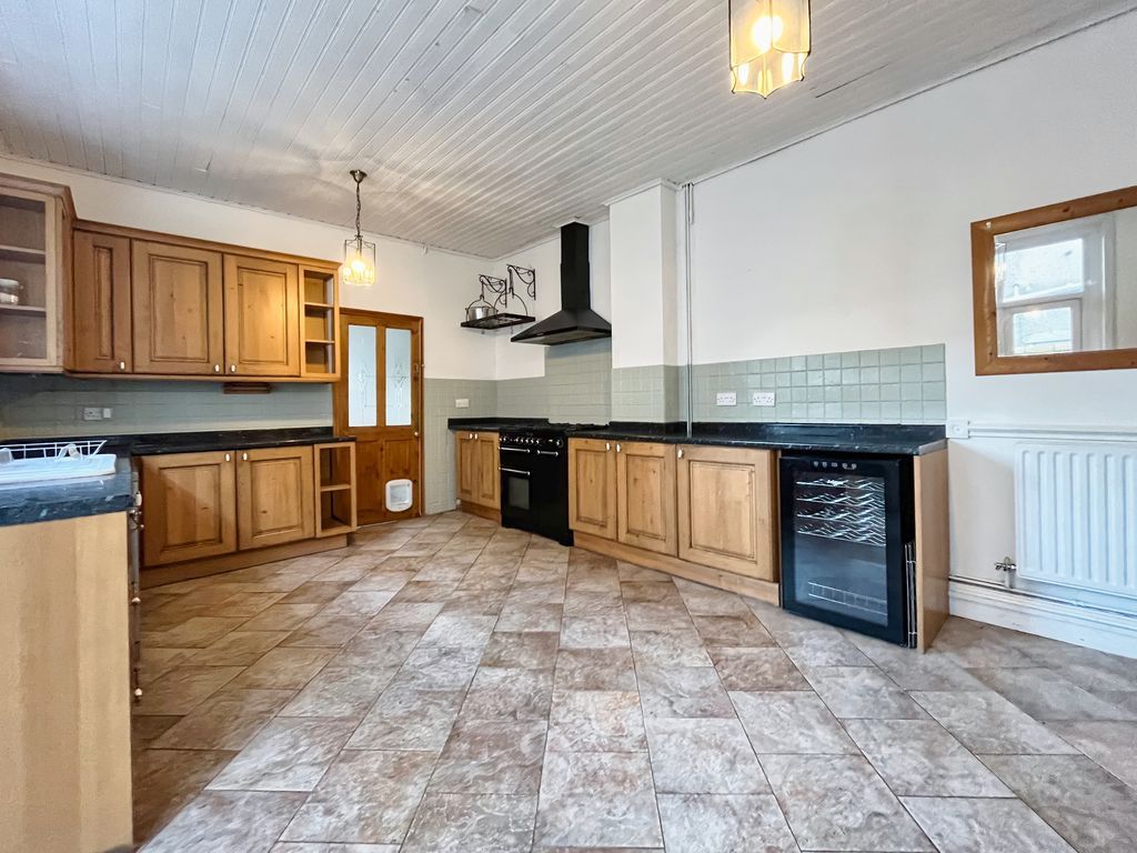 Property photo 3 of 33 Photo 17