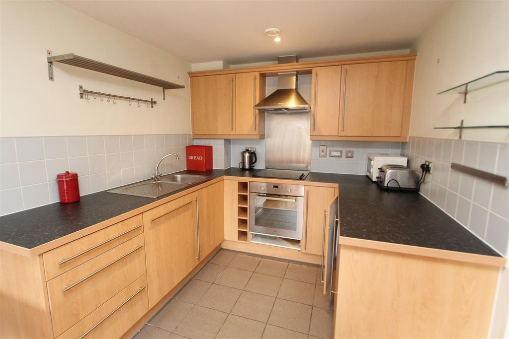 Property photo 2 of 8 Kitchen.Jpg