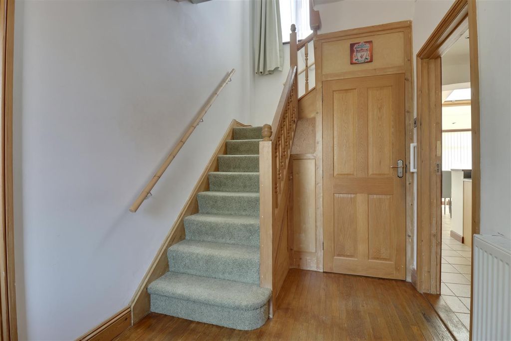 Property photo 2 of 33 D262D020-A378-432F-B5Bc-A96A59E56B48_1_201_A.Jpeg