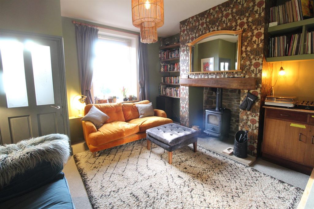 Property photo 3 of 20 Lounge