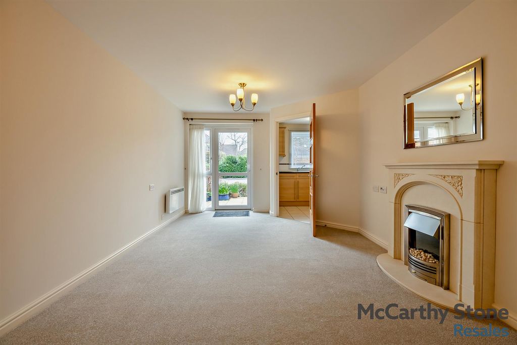 Property photo 2 of 21 8641123-Interior07-800.Jpg