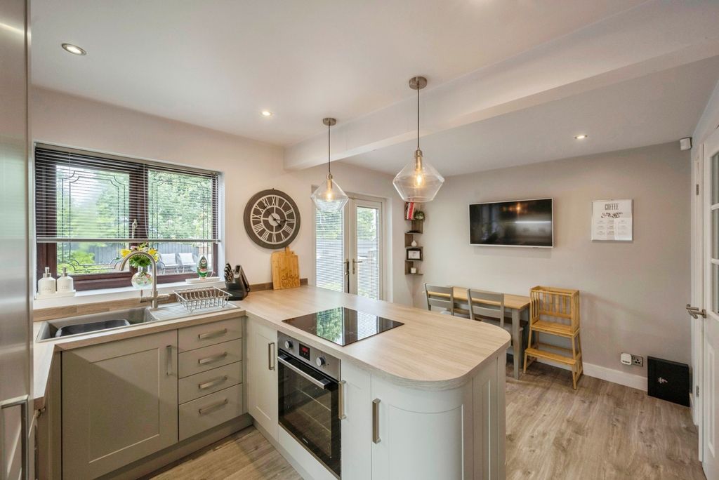 Property photo 3 of 17 Kitchen