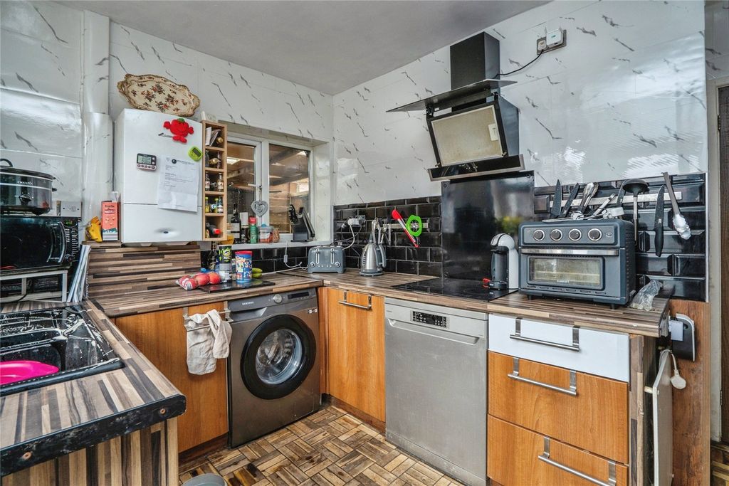 Property photo 3 of 23 Picture No. 28