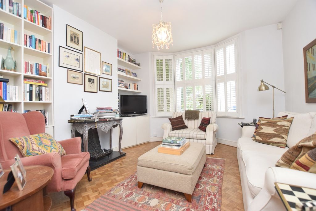 Property photo 2 of 8 Lounge