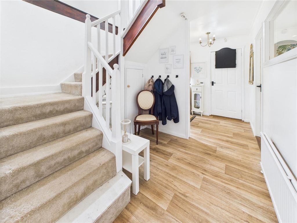 Property photo 2 of 31