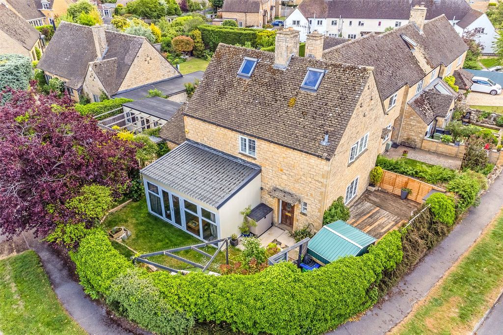 Property photo 1 of 11 56 Littleworth