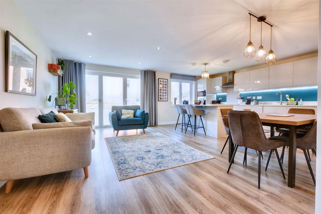 Property photo 3 of 31 Kitchen Diner_7.Jpeg