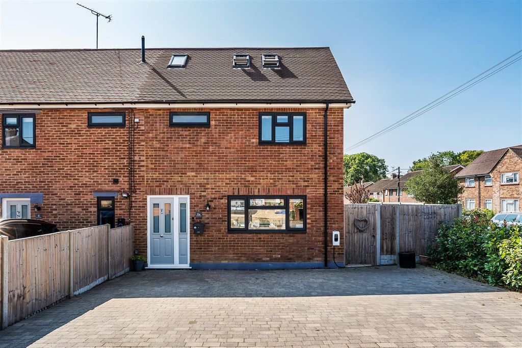 Property photo 1 of 18 6A-Warwick-Close-34.Jpg
