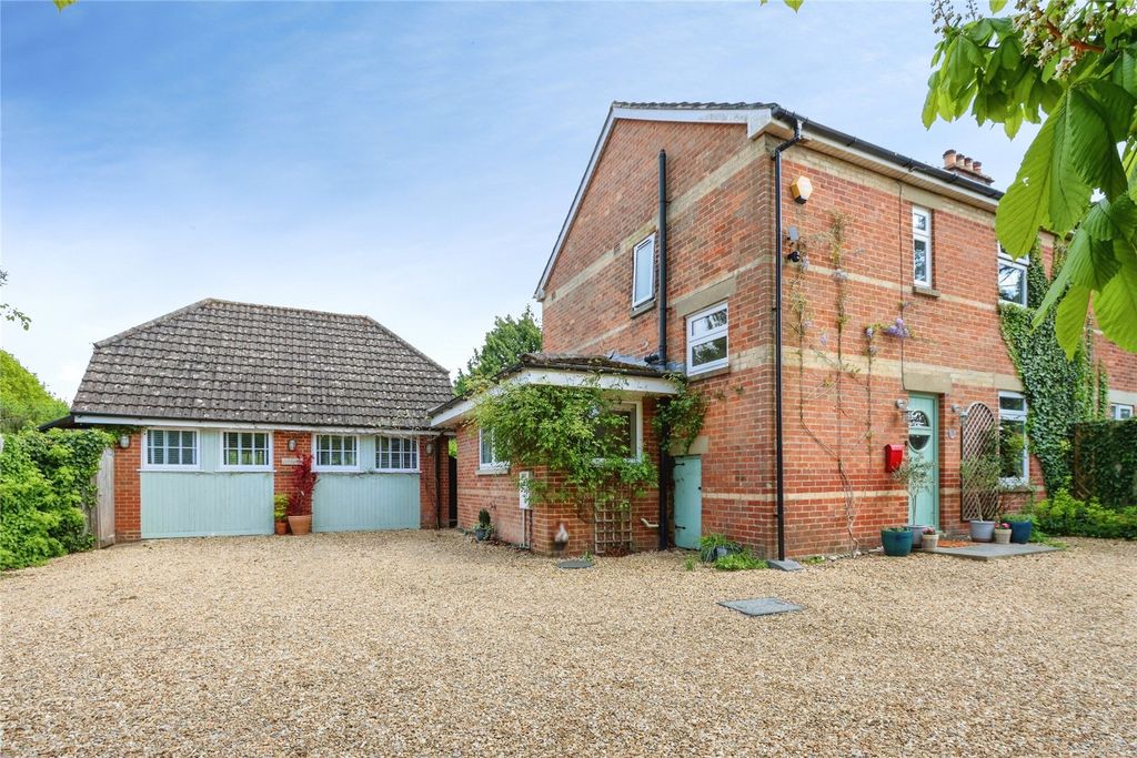 Property photo 2 of 37 Picture No. 64