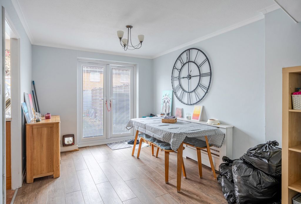 Property photo 3 of 16 1406165-10-698483...