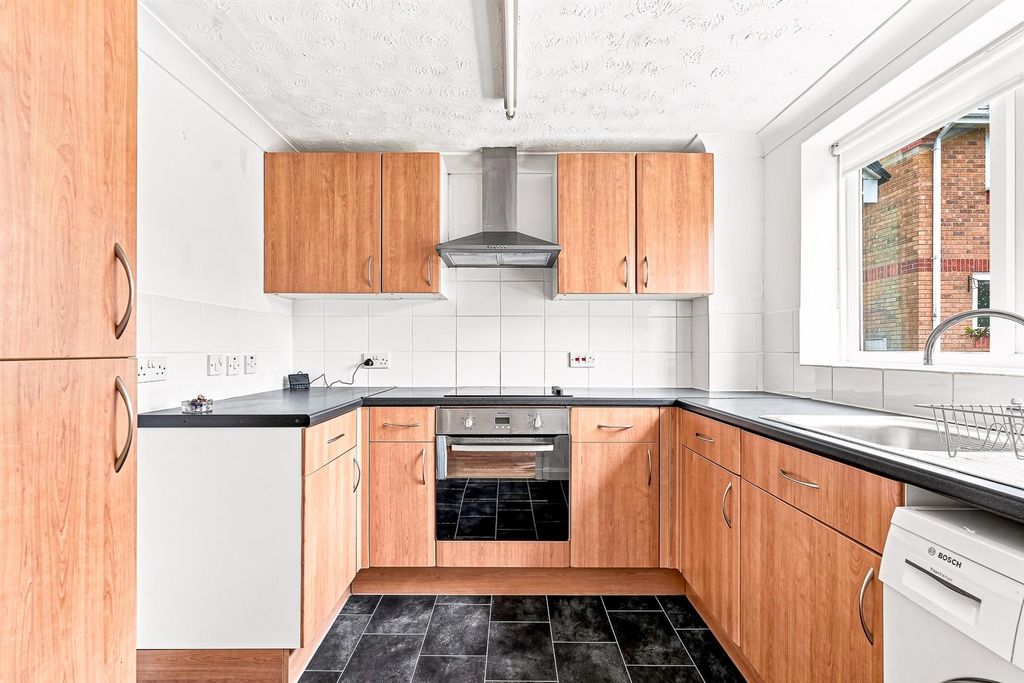 Property photo 2 of 11 Kitchen