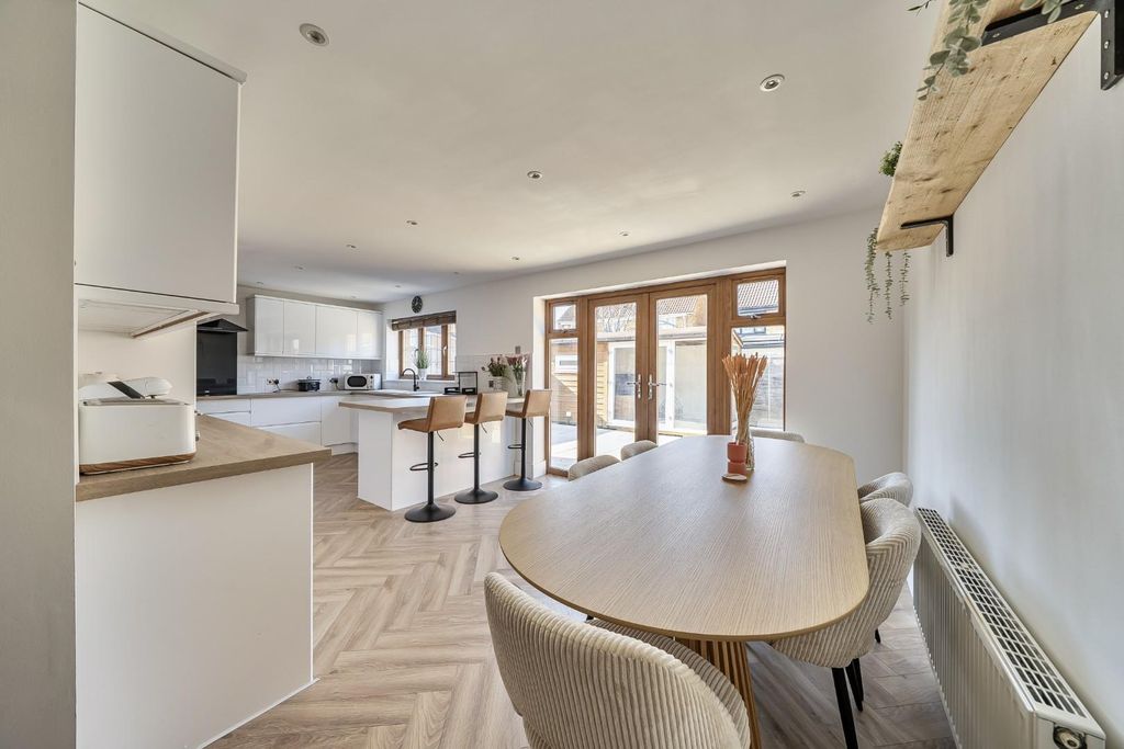 Property photo 3 of 18 1432183-10-69Bc63A6B5E90.Jpg