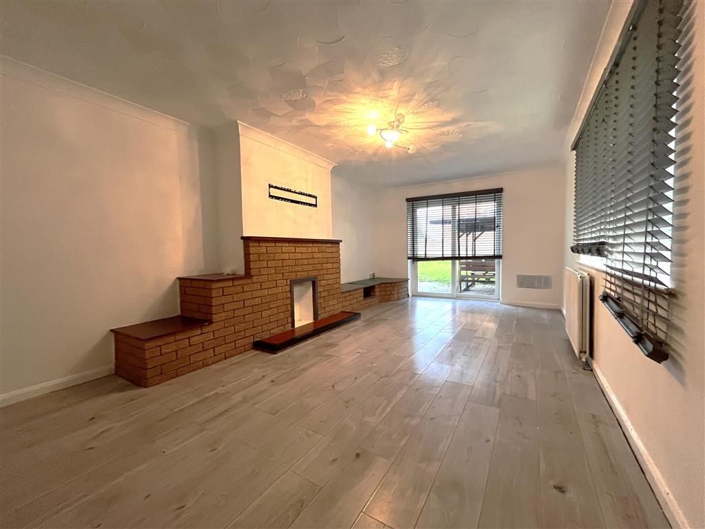 Property photo 3 of 7 Living Room